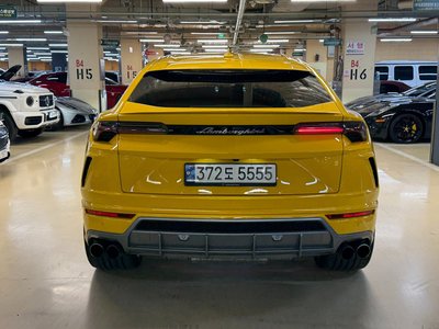 LAMBORGHINI URUS - 6