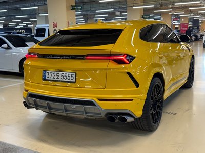 LAMBORGHINI URUS - 3