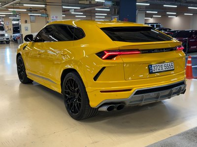 LAMBORGHINI URUS - 7
