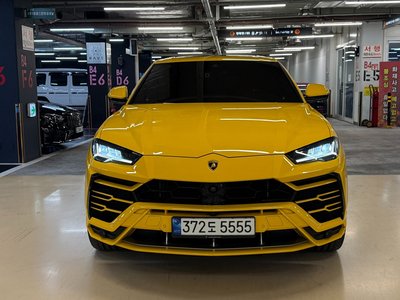 LAMBORGHINI URUS - 1