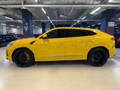 LAMBORGHINI URUS - 2