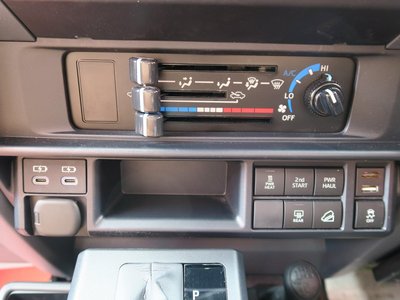 صورة مصغرة 13 لـ 2025 Toyota LAND CRUISER 70