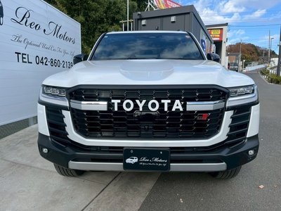 TOYOTA LAND CRUISER 300