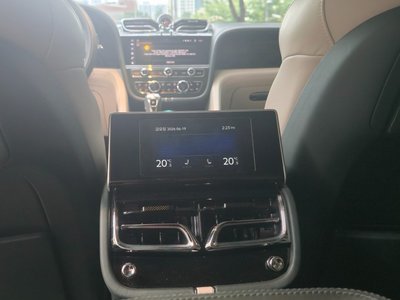 صورة مصغرة 12 لـ 2025 Bentley BENTAYGA