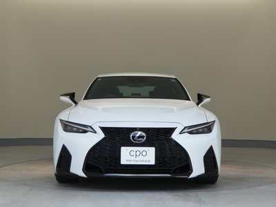 صورة 8 لـ 2023 Lexus IS