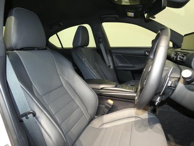 2023 Lexus IS — миниатюра 31