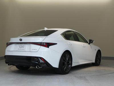 2023 Lexus IS — миниатюра 13