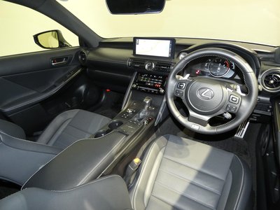 2023 Lexus IS — миниатюра 30