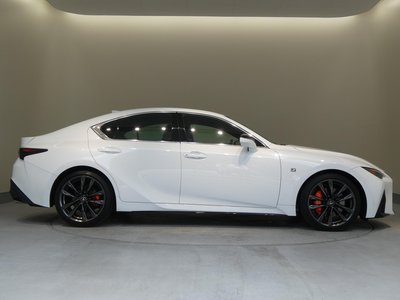 2023 Lexus IS — миниатюра 28