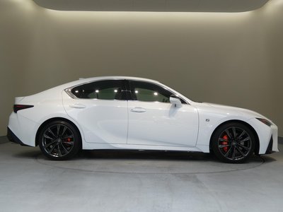 2023 Lexus IS — миниатюра 14