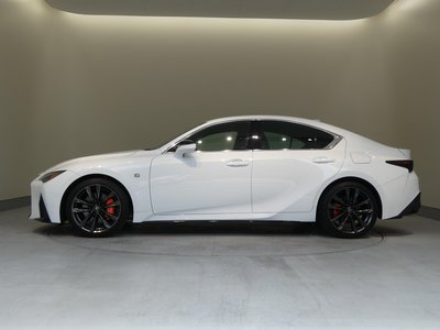 صورة 10 لـ 2023 Lexus IS