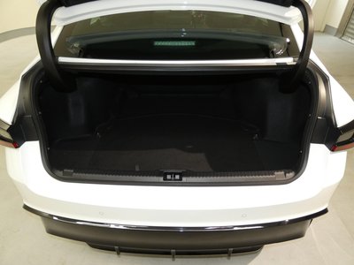 2023 Lexus IS — миниатюра 33