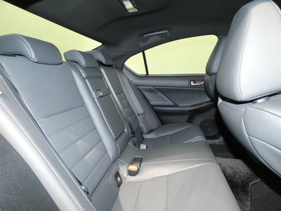 2023 Lexus IS — миниатюра 32