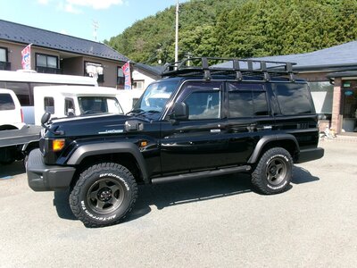 TOYOTA LAND CRUISER 70 - 6