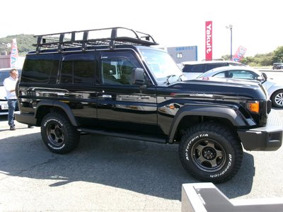 TOYOTA LAND CRUISER 70 - 8