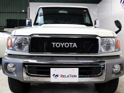 TOYOTA LAND CRUISER 70 - 4