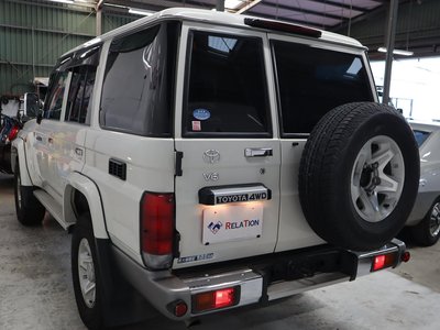 TOYOTA LAND CRUISER 70 - 2