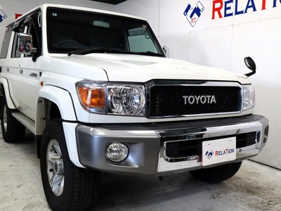 TOYOTA LAND CRUISER 70 - 1