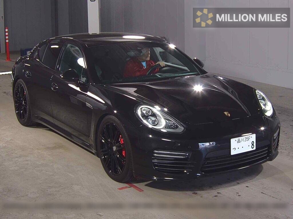 PORSCHE PANAMERA - View 1