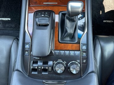 صورة مصغرة 30 لـ 2018 Lexus LX