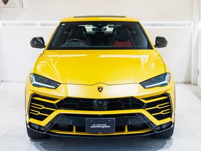 LAMBORGHINI URUS - 4