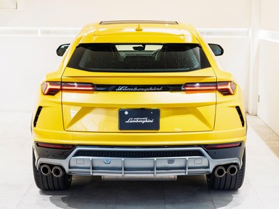 LAMBORGHINI URUS - 8