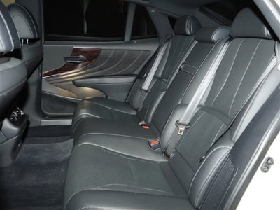 2018 Lexus LS thumbnail 13