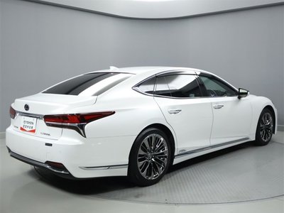 2018 Lexus LS photo 3