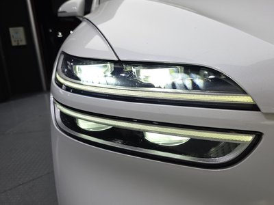 صورة 9 لـ 2021 Genesis GV70