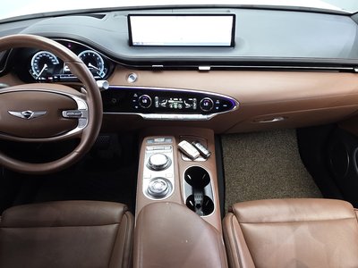 صورة 5 لـ 2021 Genesis GV70