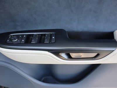 صورة مصغرة 38 لـ 2023 Lexus RZ
