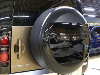 LAND ROVER DEFENDER - 10