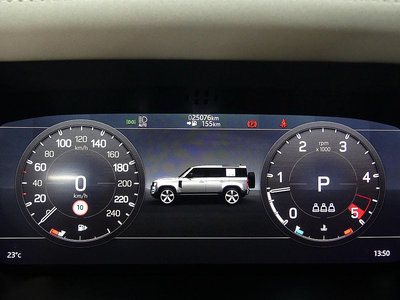 LAND ROVER DEFENDER - 8