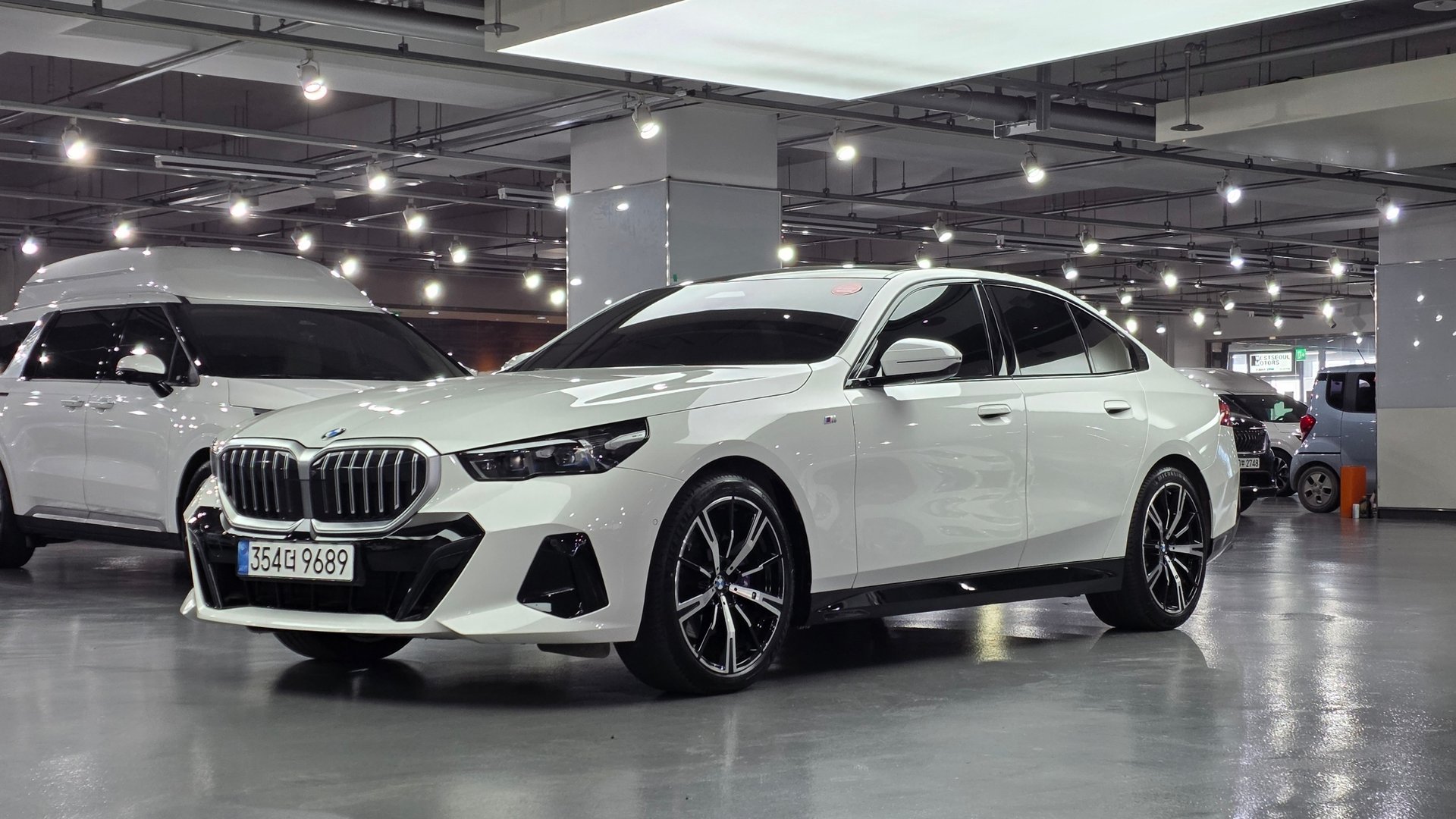 BMW 5 SERIES - View 1