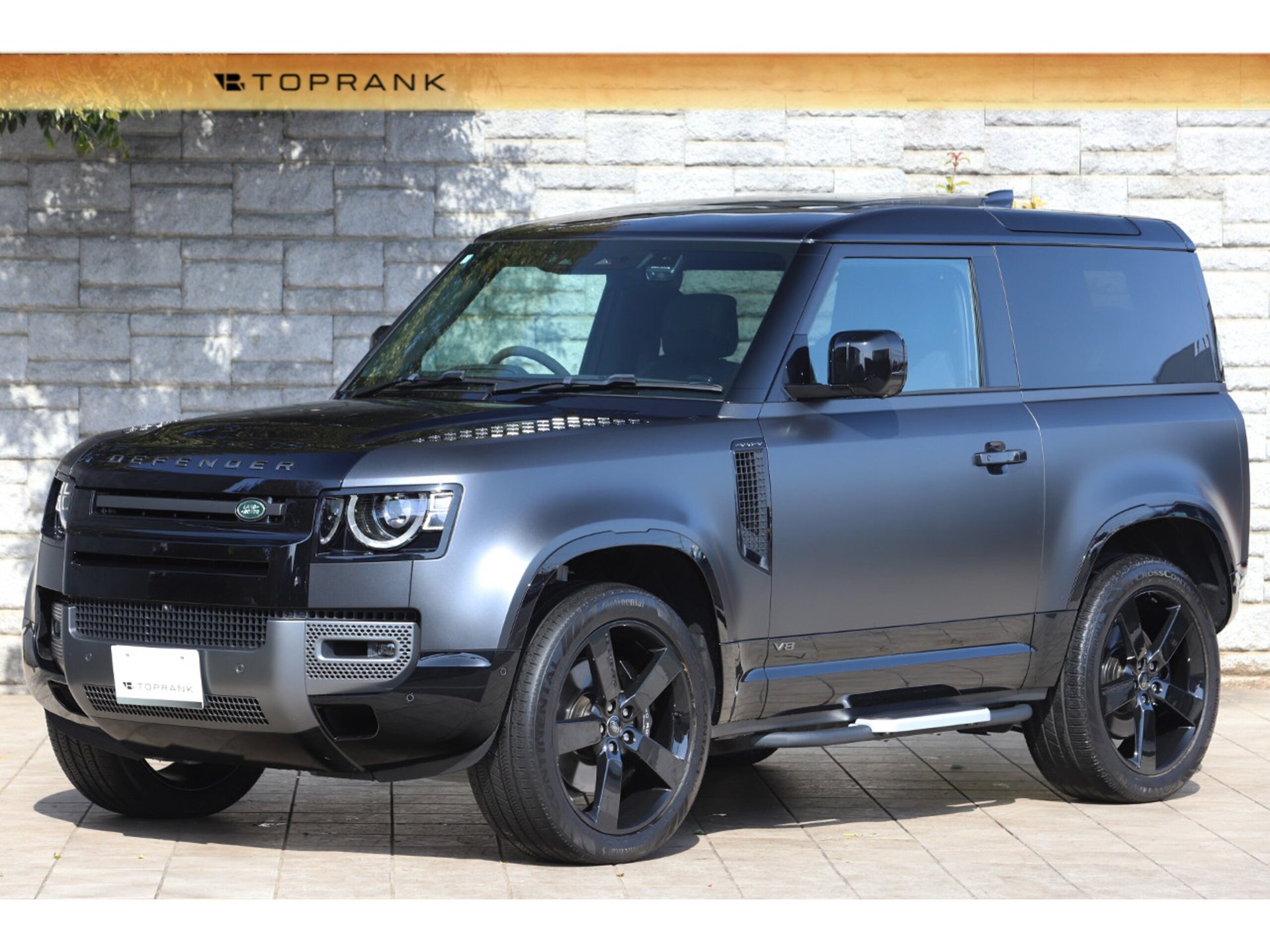 LAND ROVER DEFENDER - View 1