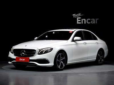 MERCEDES-BENZ E-CLASS - 1
