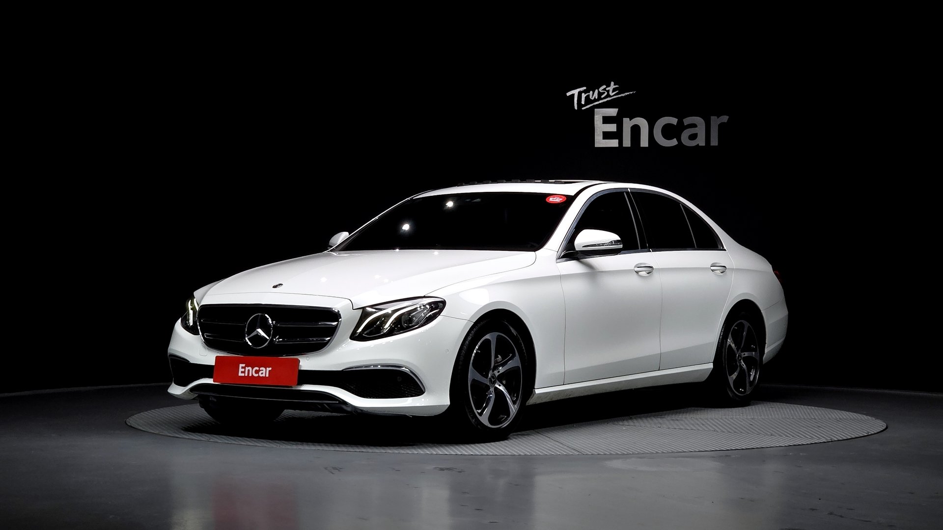 MERCEDES-BENZ E-CLASS - View 1