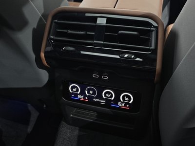2025 BMW 5 SERIES — миниатюра 27