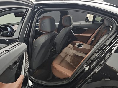 2025 BMW 5 SERIES — миниатюра 18