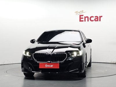 2025 BMW 5 SERIES photo 2