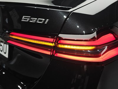 2025 BMW 5 SERIES photo 10