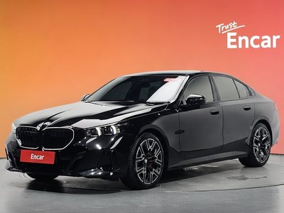 2025 BMW 5 SERIES photo 1
