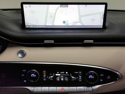2022 Genesis GV70 — миниатюра 17