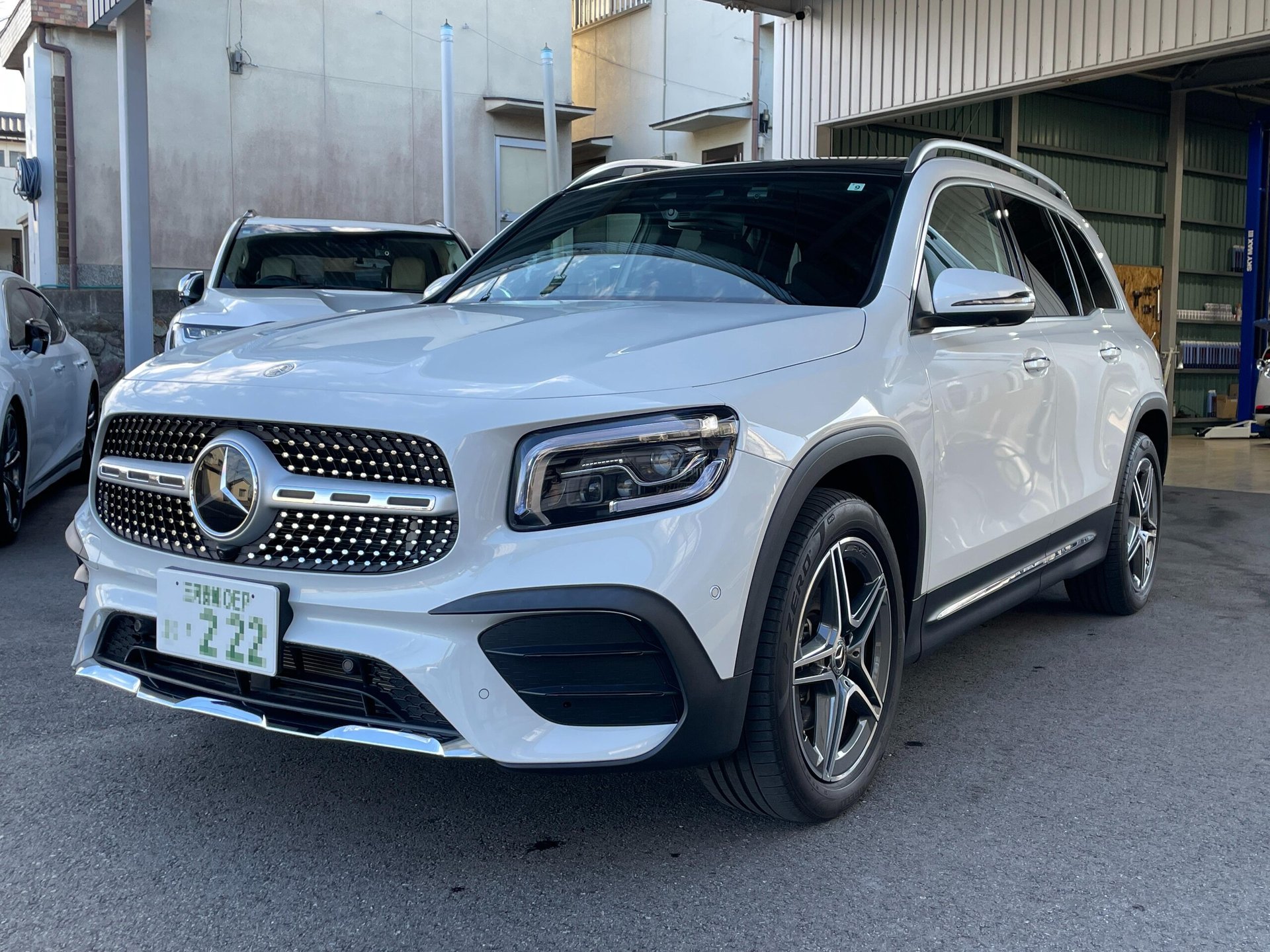 MERCEDES-BENZ GLB - View 1