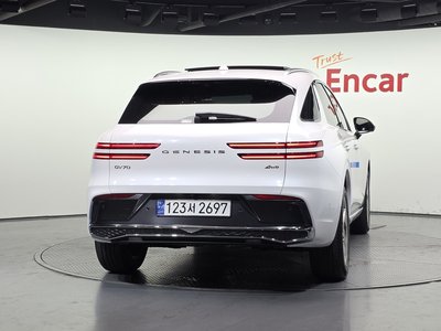 صورة 3 لـ 2024 Genesis GV70
