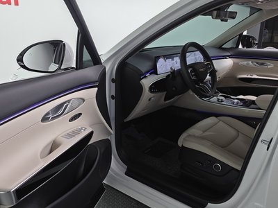 صورة 10 لـ 2024 Genesis GV70