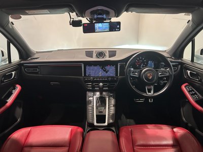 PORSCHE MACAN - 3