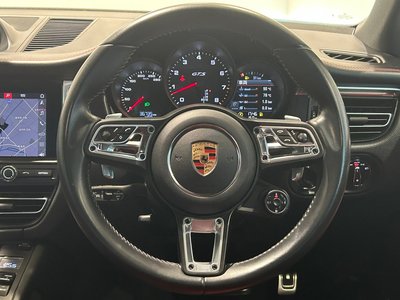 PORSCHE MACAN - 4