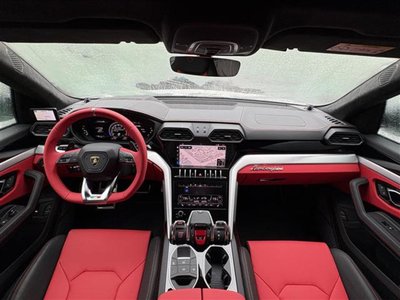 LAMBORGHINI URUS - 10