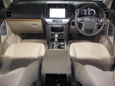 TOYOTA LAND CRUISER PRADO - 7